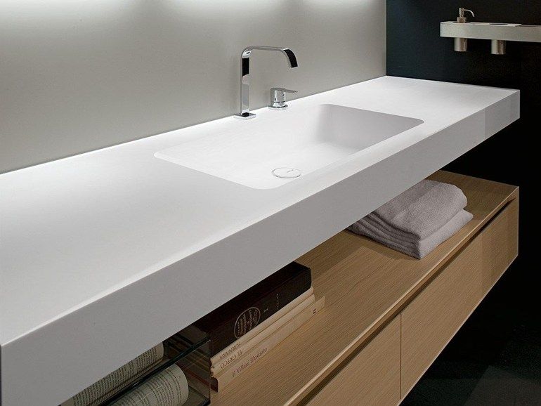 Белая столешница для ванной комнаты из керамики